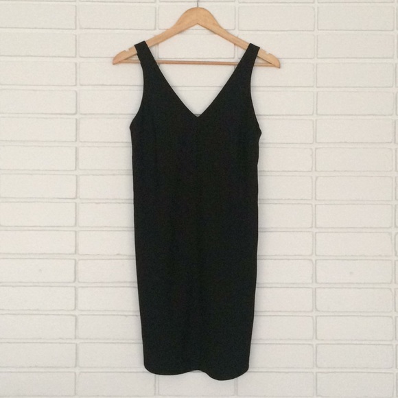 Banana Republic Dresses & Skirts - Banana Republic Black V-Neck Shell Dress - LBD